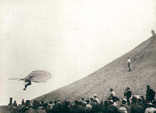 Otto Lilienthal szybuje, lot czerwiec 1895