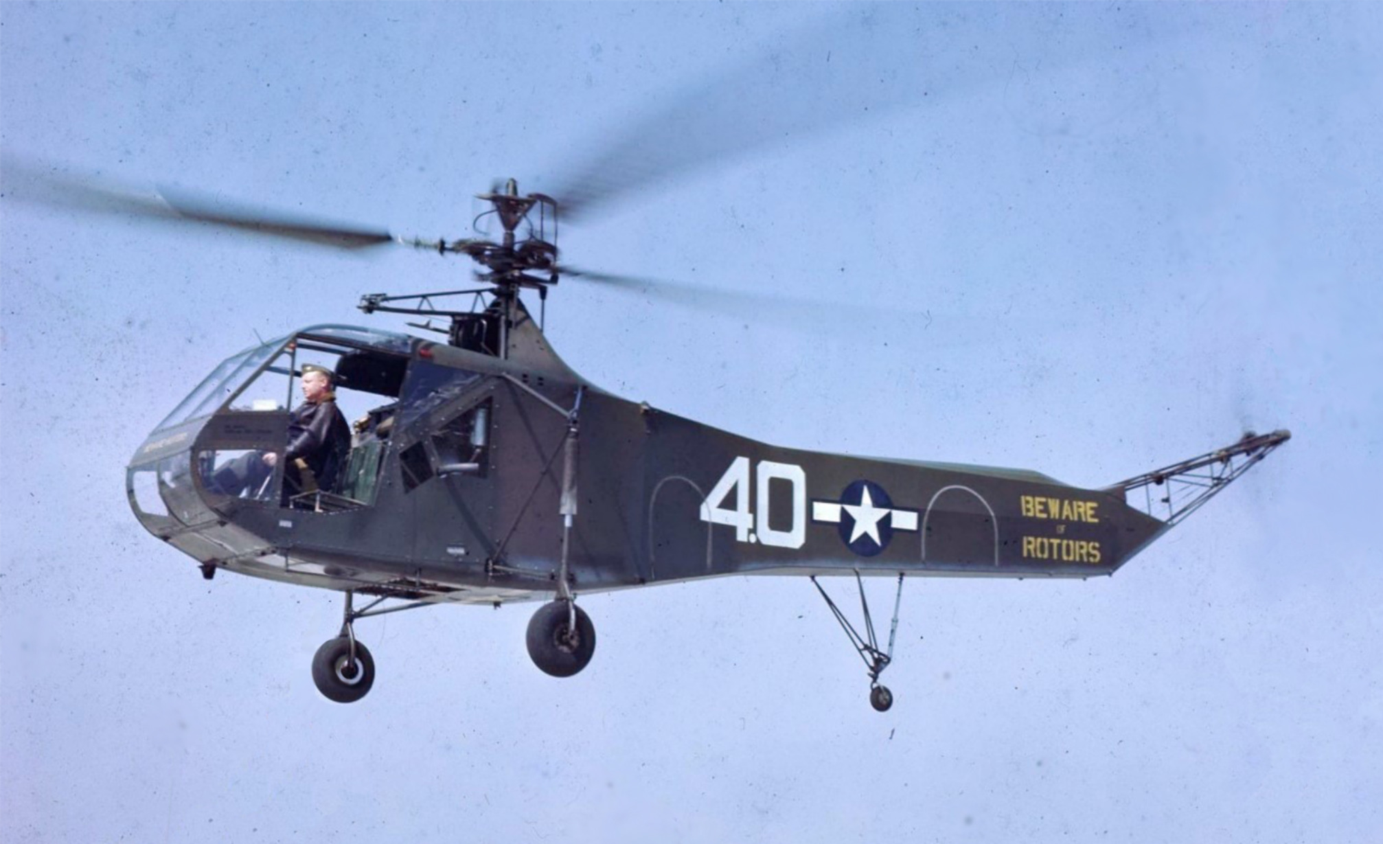 Sikorsky R-4 - pierwszy masowo produkowany śmigłowiec